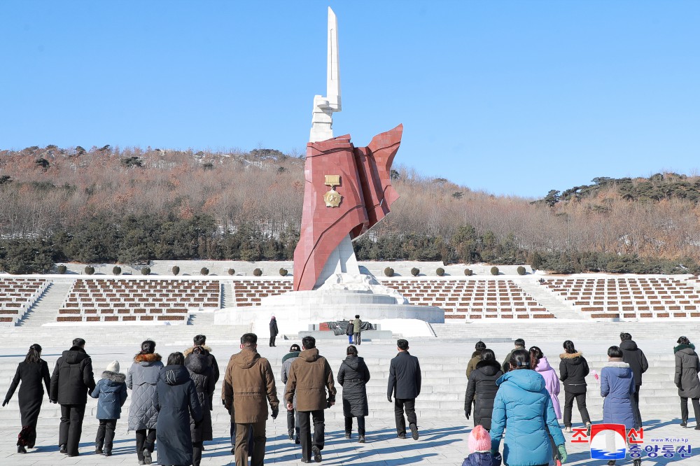 朝鮮人民軍創建７７周年を意義深く祝う  各地