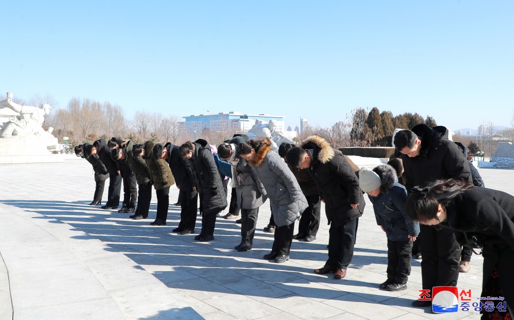 朝鮮人民軍創建７７周年を意義深く祝う  各地