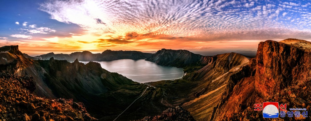 Peaks of Mt Paektu Representing Mountain Beauty