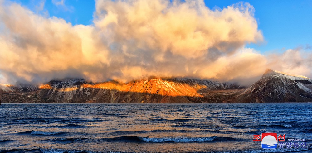 Peaks of Mt Paektu Representing Mountain Beauty