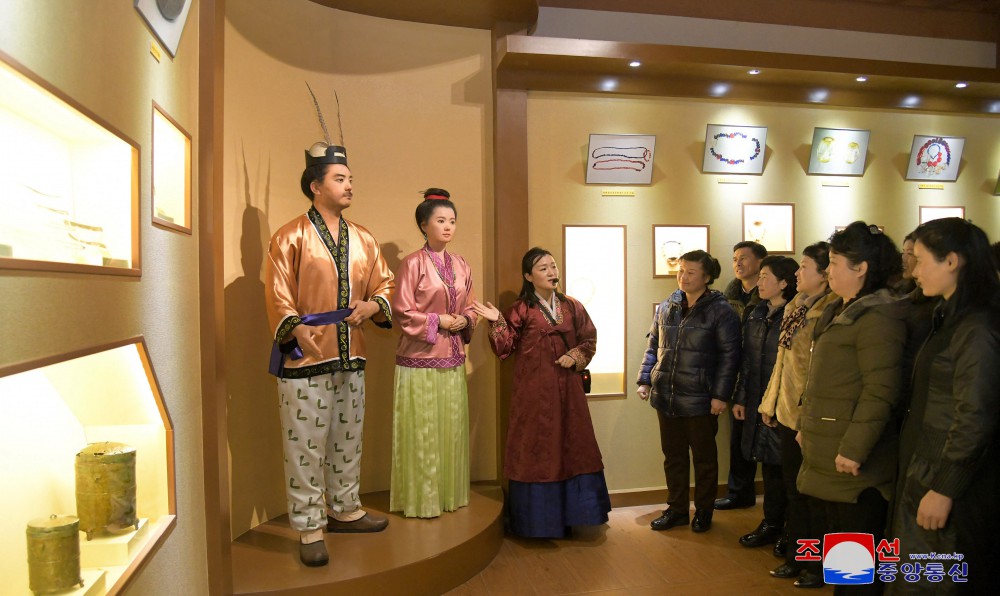 Superior Folk Customs of Korean People