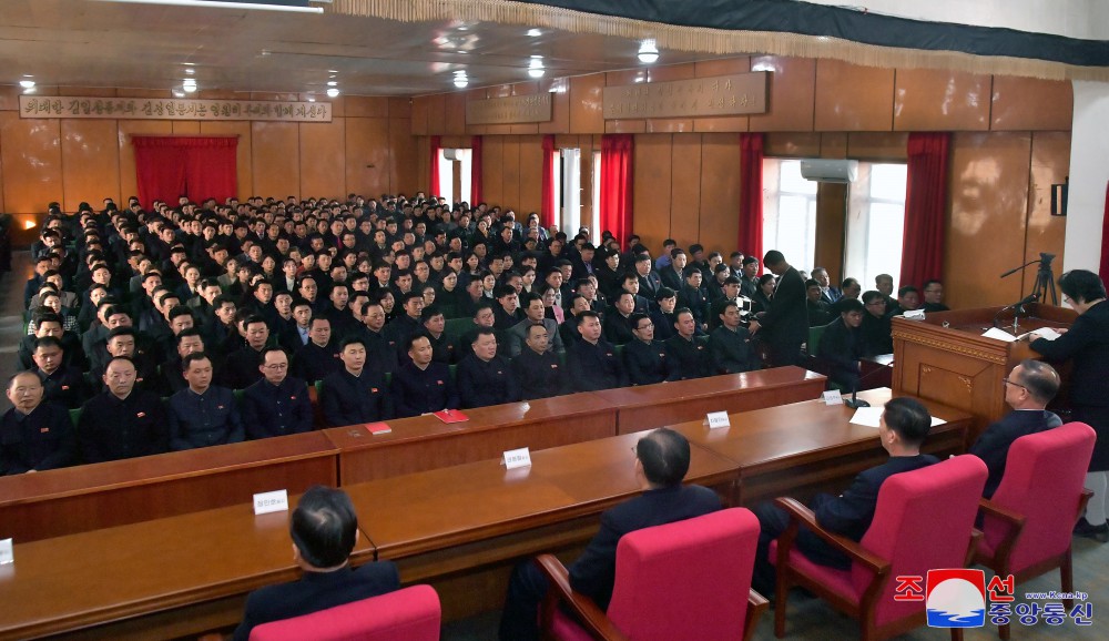 경애하는 김정은동지께서 지방발전,지방변혁의 새시대를 열어놓으신 업적을 체득하기 위한 사회과학부문 연구토론회 진행