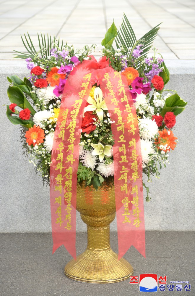 Floral Baskets to Statues of Great Leaders from Foreign Organizations and Personages