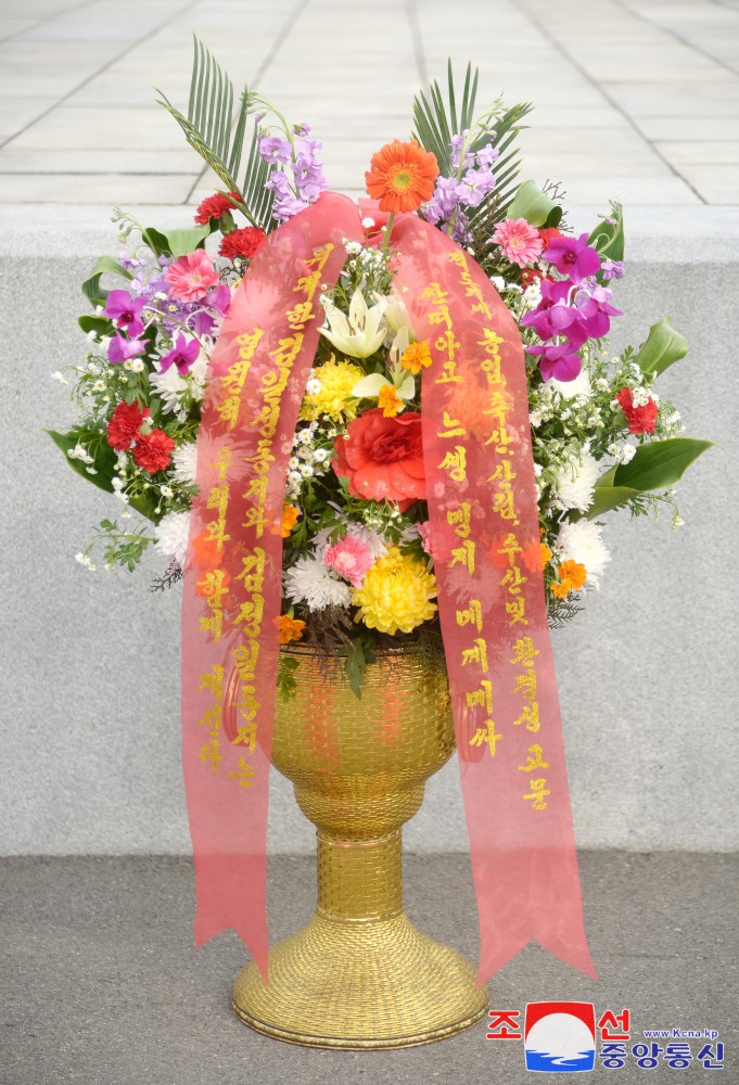 Floral Baskets to Statues of Great Leaders from Foreign Organizations and Personages