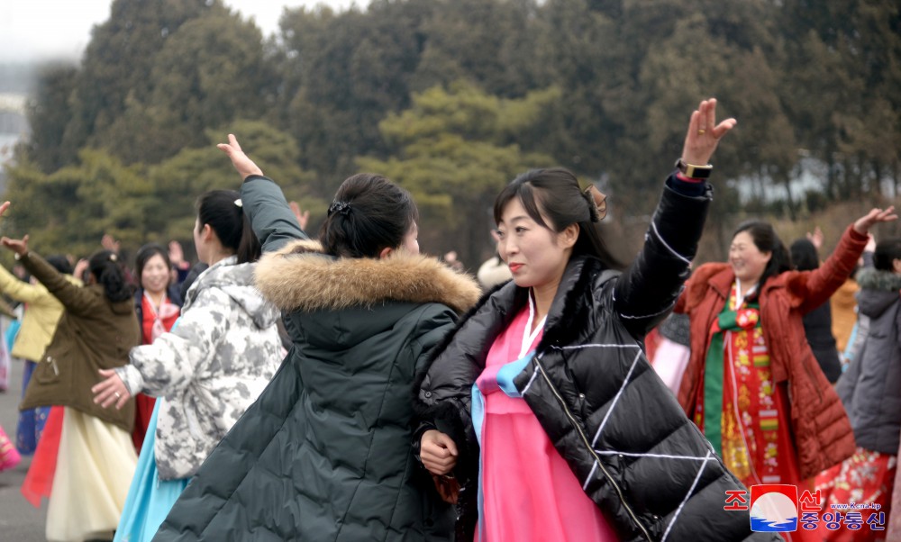 Dancing Party of Women Held in DPRK