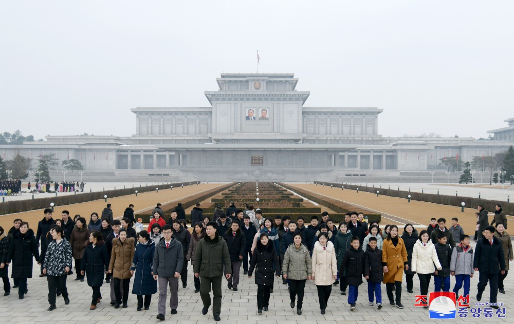 Celebran en Corea día de nacimiento de Dirigente Kim Jong Il