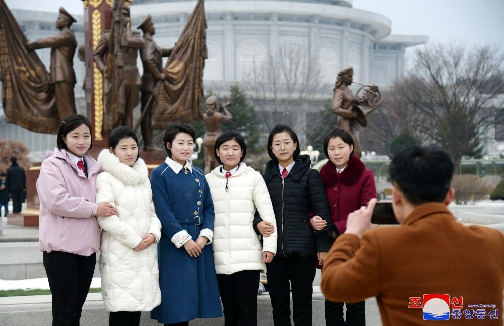 Celebran en Corea día de nacimiento de Dirigente Kim Jong Il