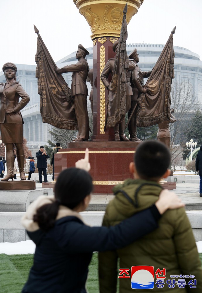 Celebran en Corea día de nacimiento de Dirigente Kim Jong Il