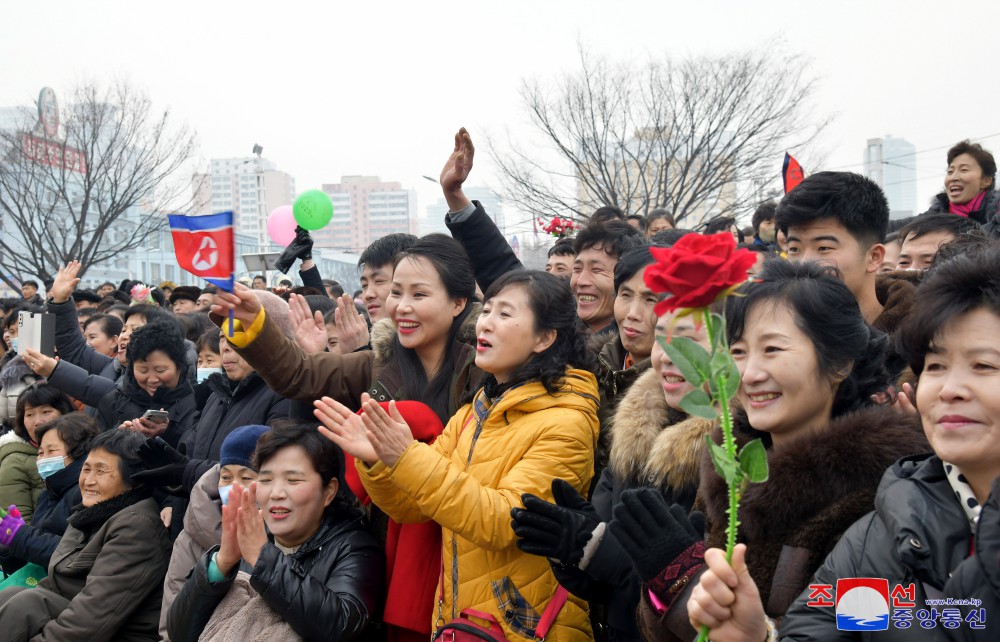 Celebran en Corea día de nacimiento de Dirigente Kim Jong Il