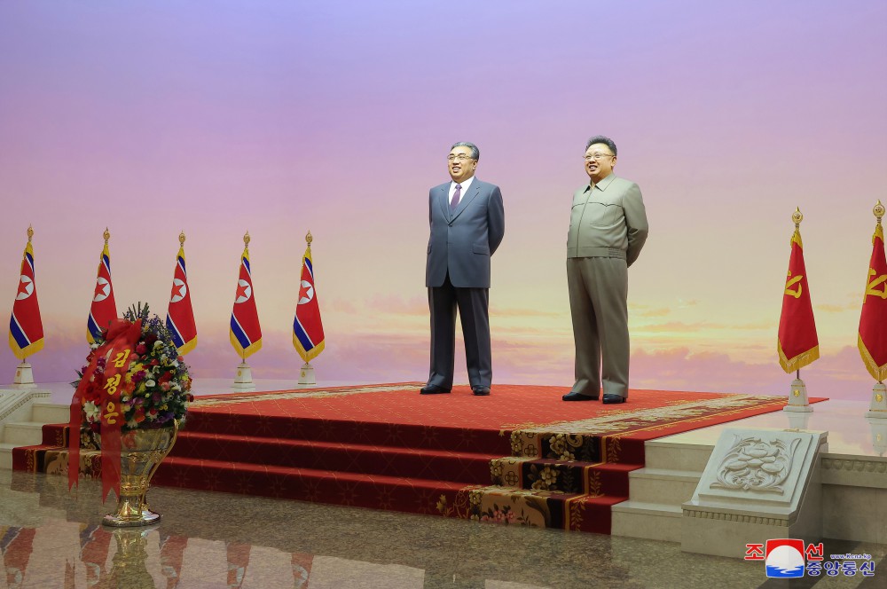 Respected Comrade Kim Jong Un Visits Kumsusan Palace of Sun on Day of Shining Star