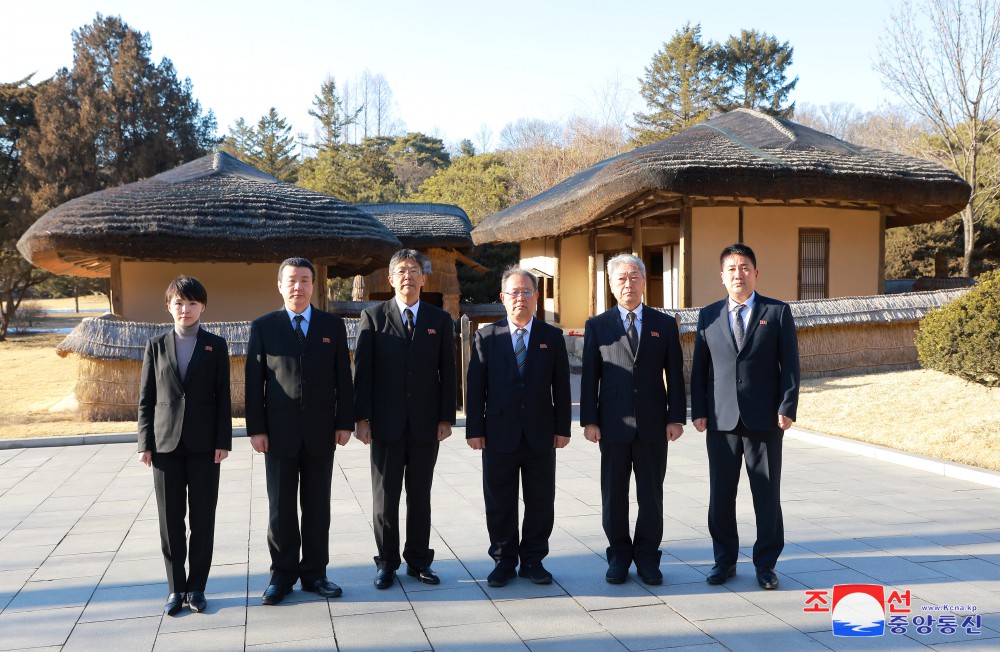 Congratulatory Group of Koreans in Japan Visits Mangyongdae