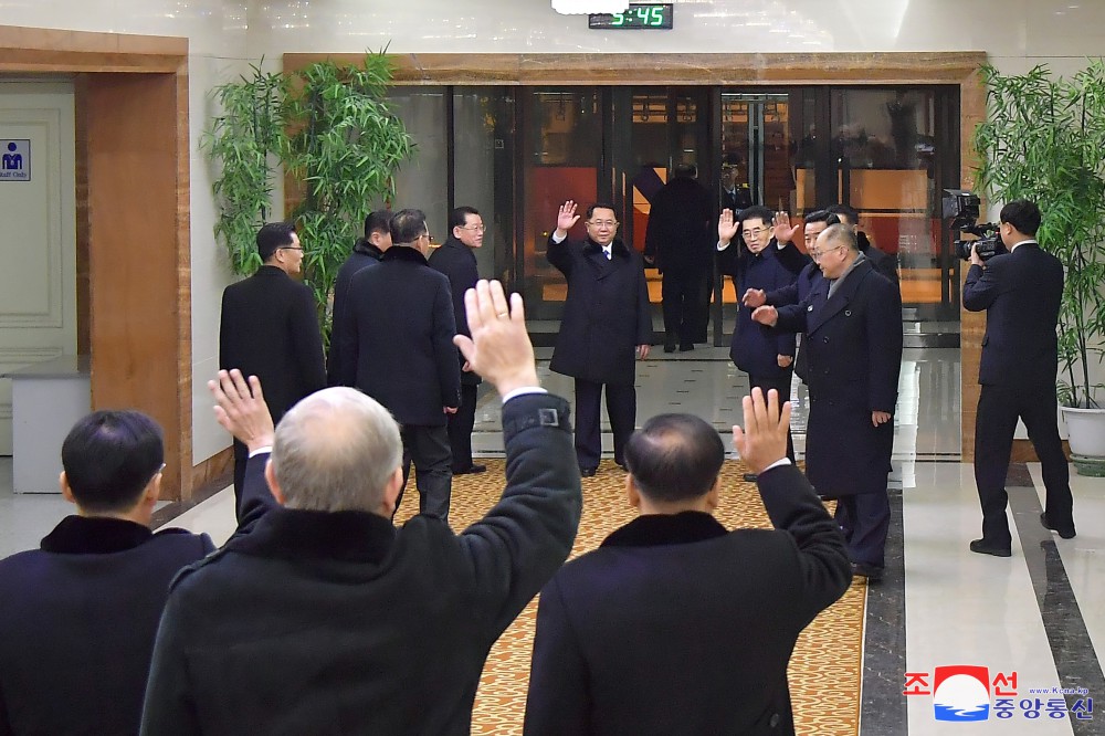 조선로동당대표단 로씨야를 방문하기 위하여 평양 출발