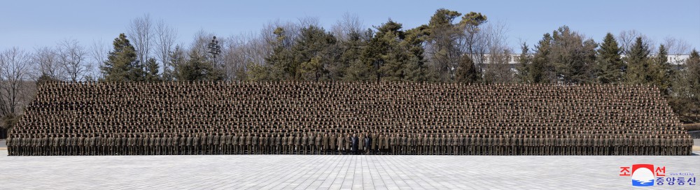 경애하는 김정은동지께서 주체적혁명무력의 최고군사정치학원인 김일성정치대학을 방문하시였다