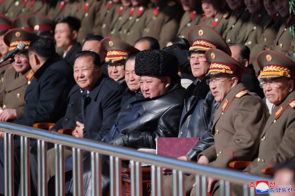 경애하는 김정은동지께서 주체적혁명무력의 최고군사정치학원인 김일성정치대학을 방문하시였다