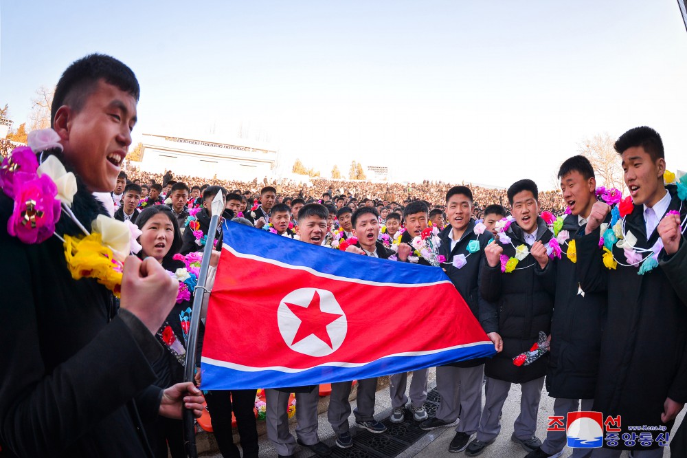 Many Graduate Students in Pyongyang Volunteer for Military Service