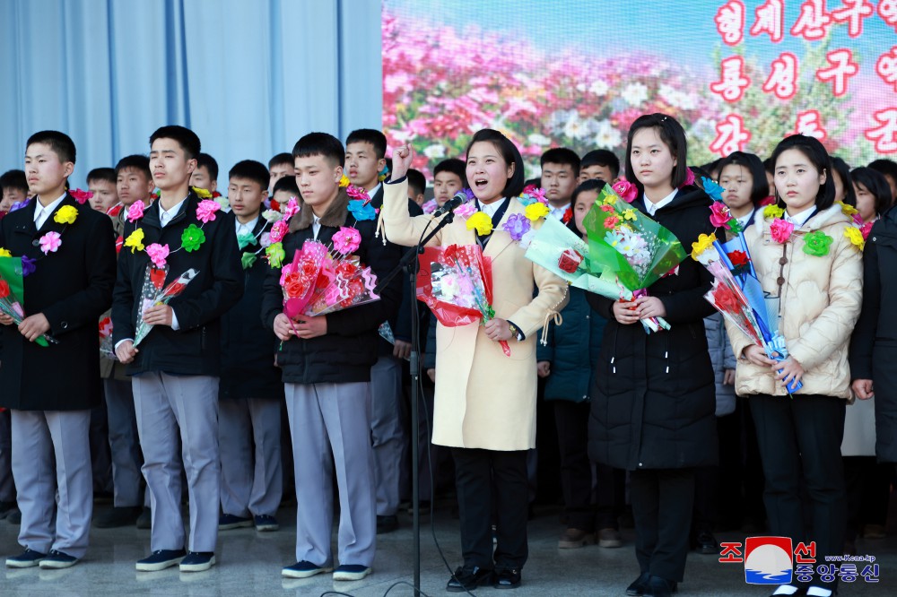 Many Graduate Students in Pyongyang Volunteer for Military Service