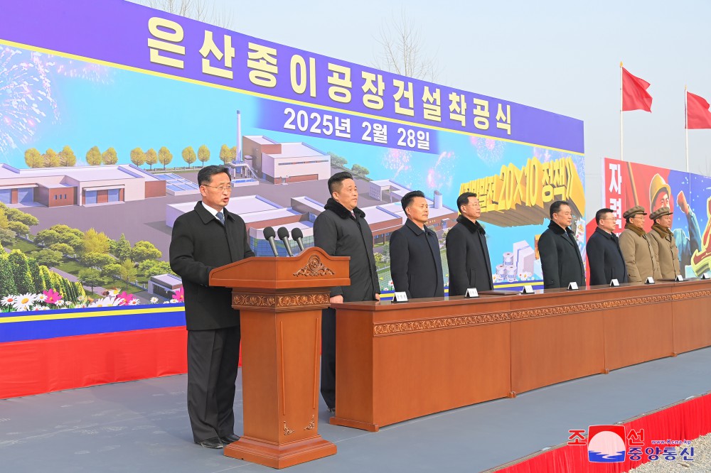 눈부신 창조와 기적을 수놓으며 지방의 줄기차고 확실한 진흥을 안아오자