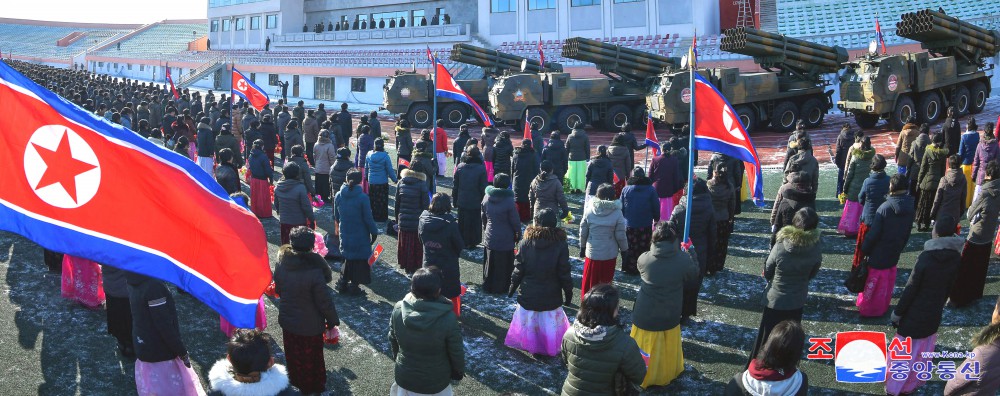 충성과 애국으로 조국을 받들어가는 우리 녀성들