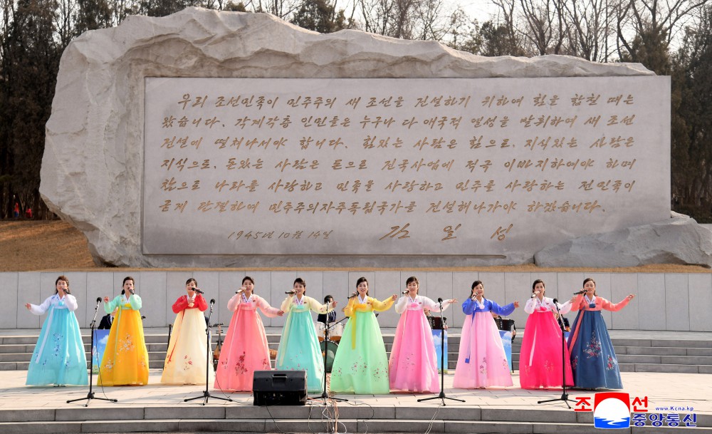 각지에서 3.8국제부녀절 115돐을 환희롭게 맞이