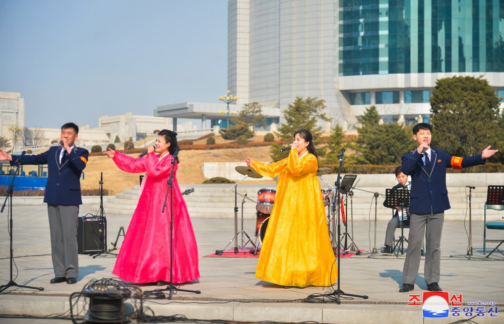 각지에서 3.8국제부녀절 115돐을 환희롭게 맞이