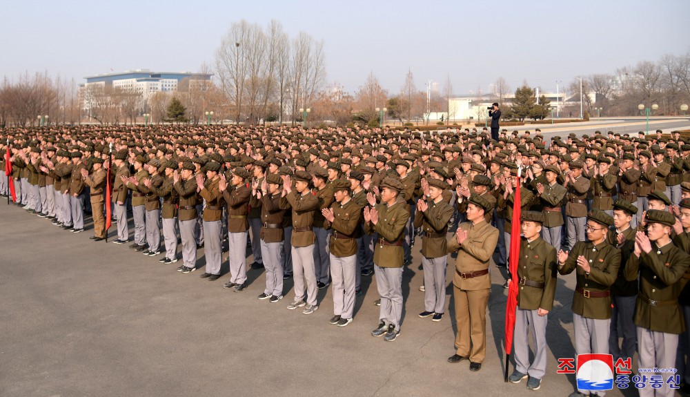 평양시 고급중학교 졸업반학생들의 인민군대 입대결의모임 및 전시가요대렬합창경연 진행