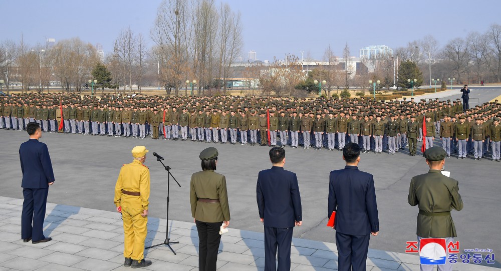 평양시 고급중학교 졸업반학생들의 인민군대 입대결의모임 및 전시가요대렬합창경연 진행