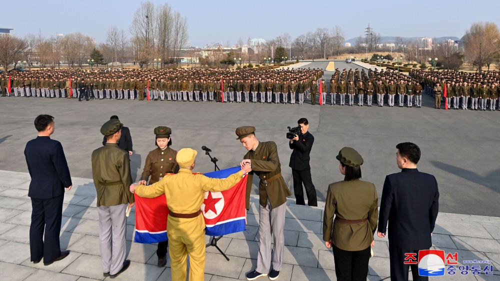 평양시 고급중학교 졸업반학생들의 인민군대 입대결의모임 및 전시가요대렬합창경연 진행