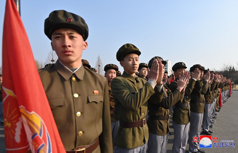 평양시 고급중학교 졸업반학생들의 인민군대 입대결의모임 및 전시가요대렬합창경연 진행