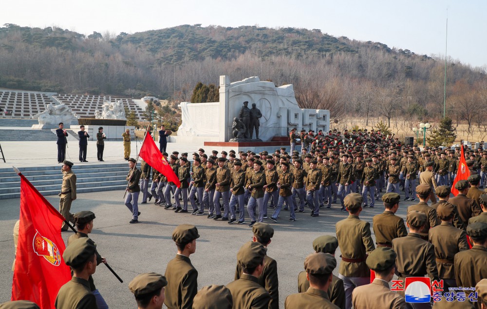 평양시 고급중학교 졸업반학생들의 인민군대 입대결의모임 및 전시가요대렬합창경연 진행