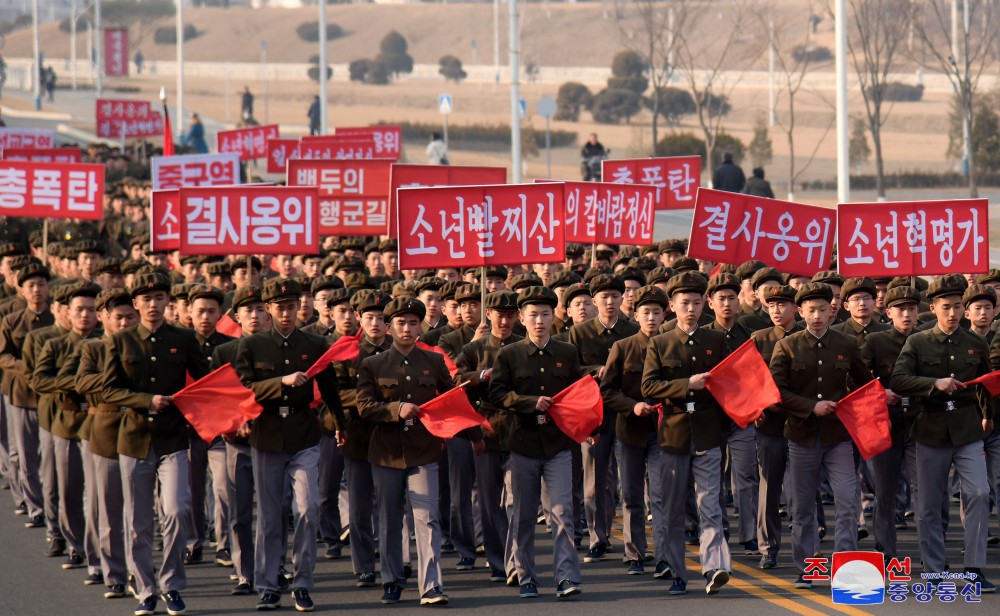 평양시 고급중학교 졸업반학생들의 인민군대 입대결의모임 및 전시가요대렬합창경연 진행