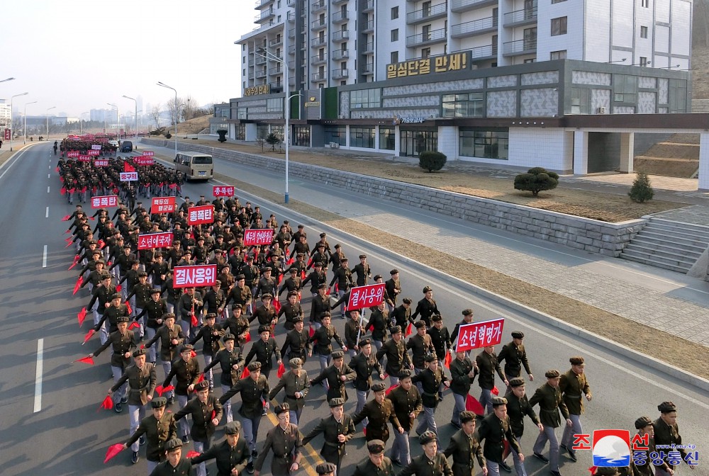 평양시 고급중학교 졸업반학생들의 인민군대 입대결의모임 및 전시가요대렬합창경연 진행