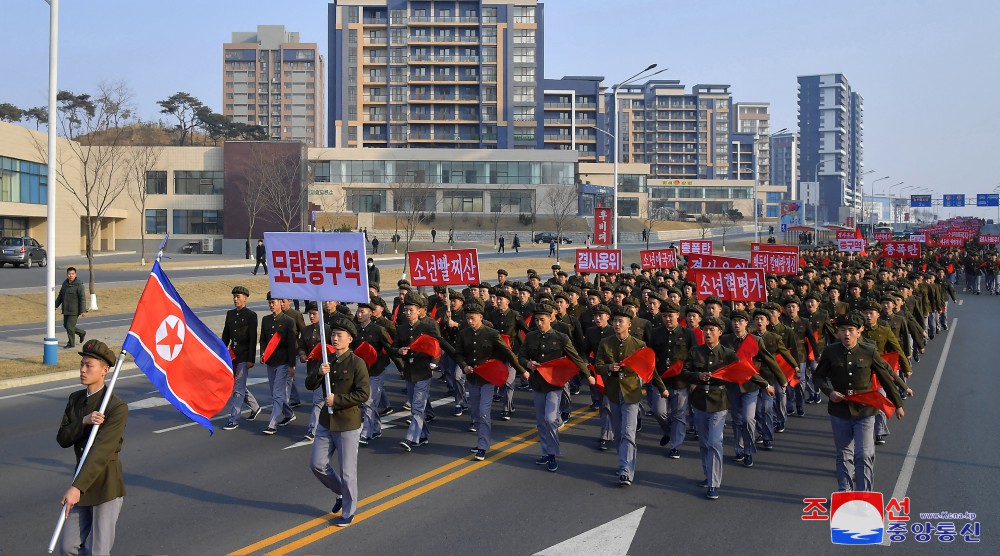 평양시 고급중학교 졸업반학생들의 인민군대 입대결의모임 및 전시가요대렬합창경연 진행