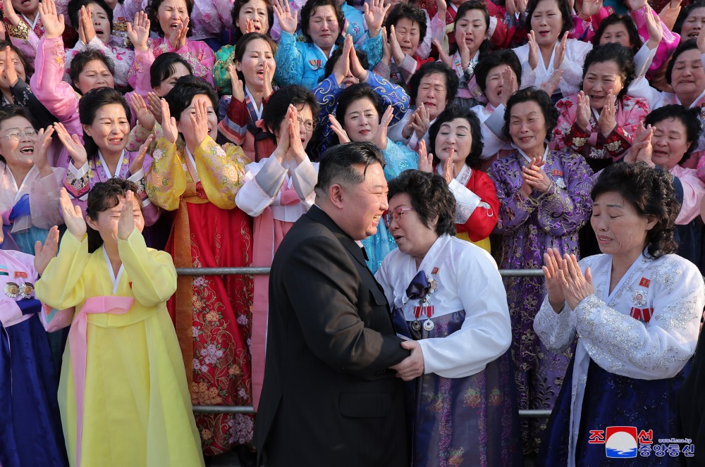 Respected Comrade Kim Jong Un Has Photo Session with Participants in Third National Meeting of Active Neighbourhood Unit Leaders