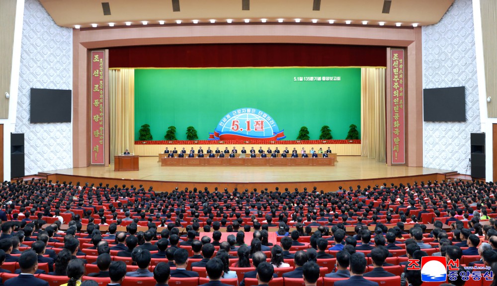 전세계근로자들의 국제적명절 5.1절 135돐기념 중앙보고회 진행