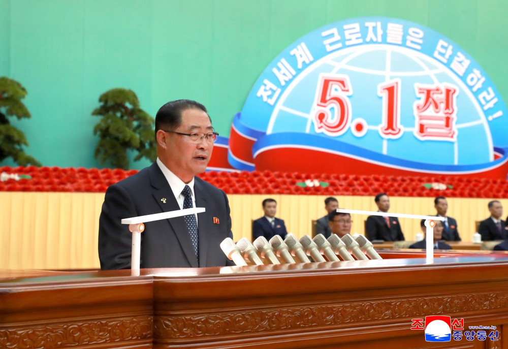 전세계근로자들의 국제적명절 5.1절 135돐기념 중앙보고회 진행