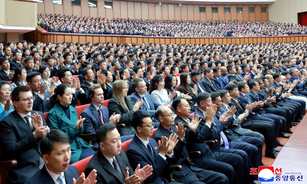 전세계근로자들의 국제적명절 5.1절 135돐기념 중앙보고회 진행
