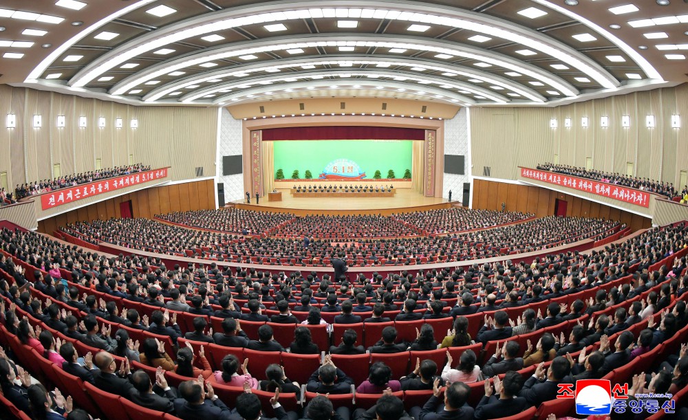 전세계근로자들의 국제적명절 5.1절 135돐기념 중앙보고회 진행