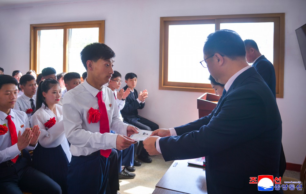 장애자직업기술학교 졸업식 및 개학식 진행