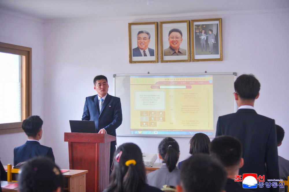 장애자직업기술학교 졸업식 및 개학식 진행