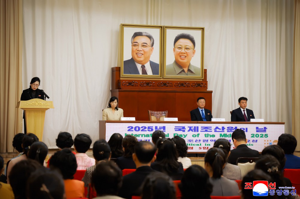 International Day of Midwife Marked in DPRK