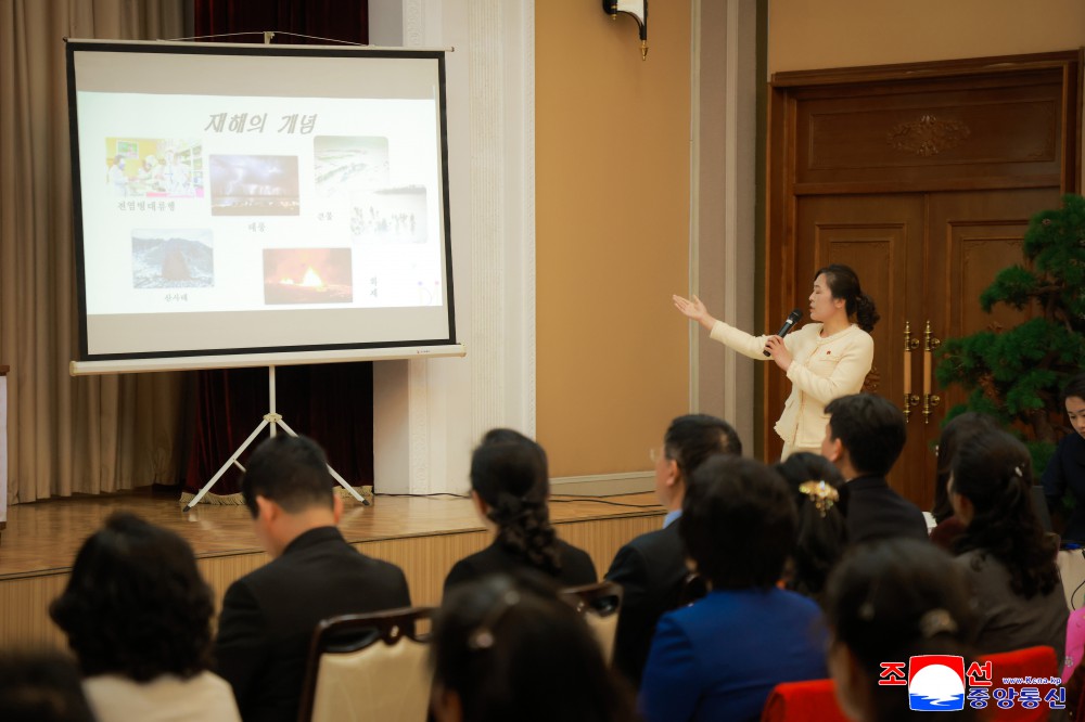 International Day of Midwife Marked in DPRK