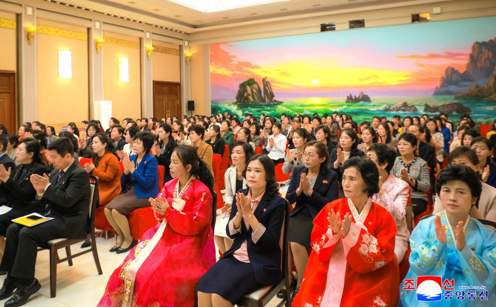 International Day of Midwife Marked in DPRK