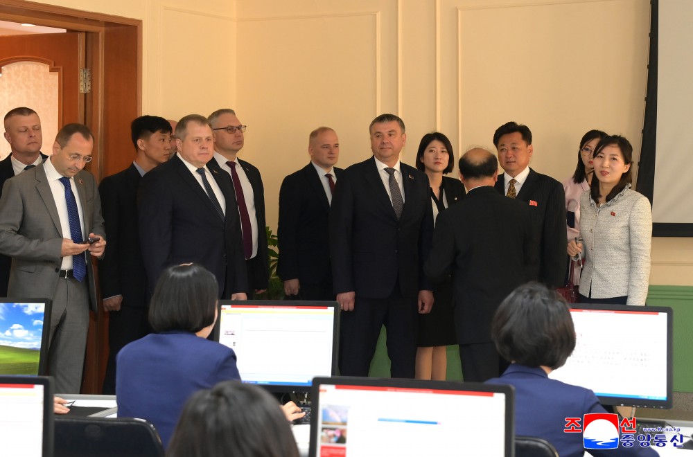 벨라루씨공화국정부대표단 여러곳 참관