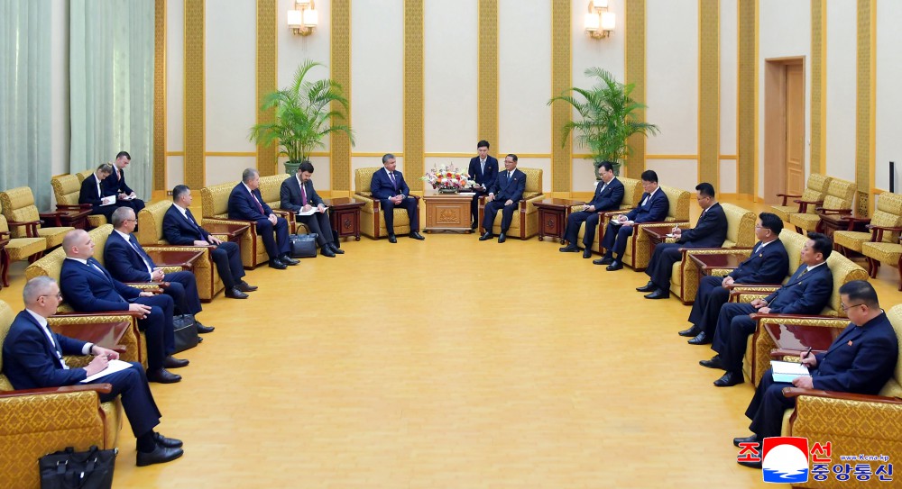 조선민주주의인민공화국 내각총리 박태성동지가 벨라루씨공화국 정부부수상을 만났다