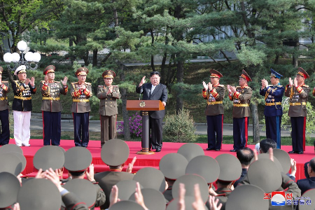 Estimado compañero Kim Jong Un realiza visita congratulatoria a la Academia General Militar Kim Il Sung por el 25 de abril
