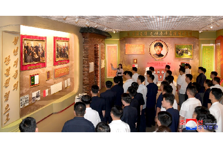 Youth League Officials Visit Youth Movement Museum
