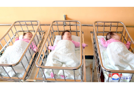 Dadas de alta 546ª trillizas en la Casa de Maternidad de Pyongyang
