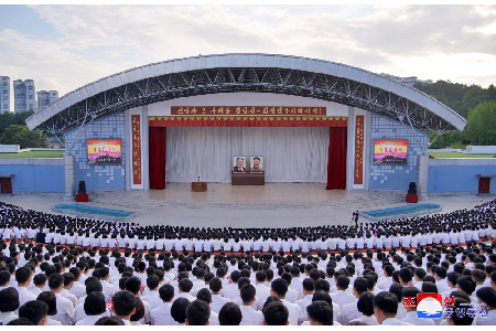 演讲大会“爱国与青年大学生”举行