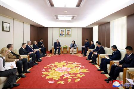 Canciller coreana se reúne con la delegación del MINREX de Rusia